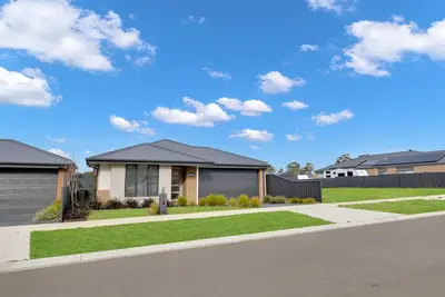 Image de Comfortable, modern, and close to everything Paynesville has to offer