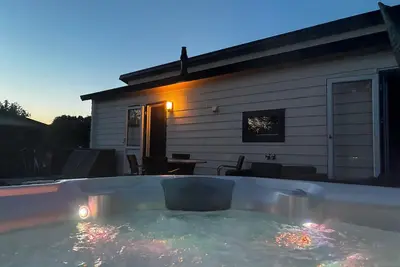Image de Luxury Holiday Chalet 1-4 persons with Private Jacuzzi, Private Sauna and Sun Shower.