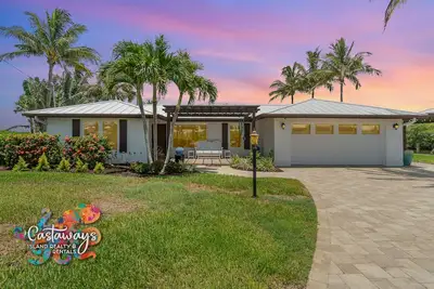 Image de Luxury Waterfront Retreat – 3br/3ba | Sleeps 8 | Private Dock & Gulf Access