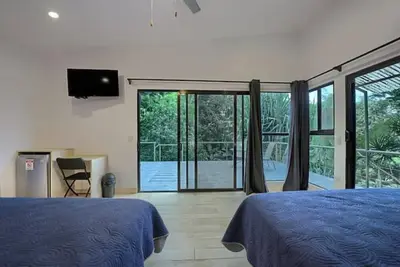 Image de Monkey Suite w/Big Balcony & Salt Water Pool Nahua