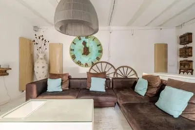 Image de Style house| 340m² |1-6 adults + 2 kids | central | P