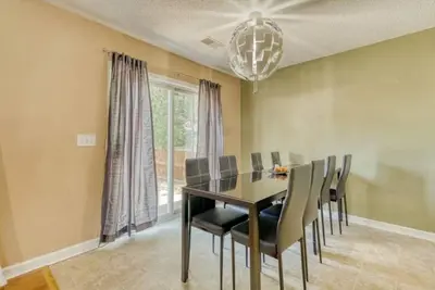 Image de Spacious 6-Bedroom Southern Comfort Home for Graduations and Family Situations