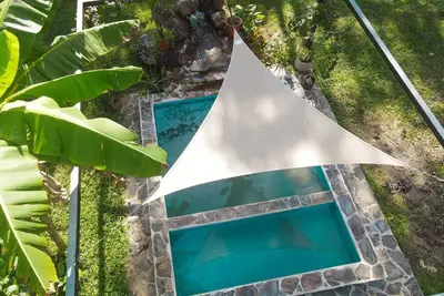 Image de Private Riverfront with 2-Acre Organic Food Forest