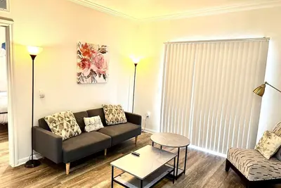 Image de Trendy 1 Bed Apt near Mdc with Pool & Gym access