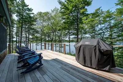 Image de Windward Lodge- stunning, dog-friendly private waterfront retreat. Seasonal dock