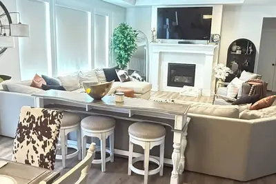 Image de Spacious 5-bedroom house in the country. Lakes & mountains within 15 minutes.