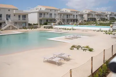 Image de Charming 40 sqm apartment, able to accommodate up to 4 people, located within the renowned Borgo 84 residence, featuring two swimming pools and a bike path. The property is located just 3 km from the center of Marzamemi, one of the most fascinating seasi