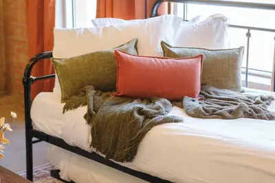 Image de Vintage Chic Loft w/ Free Valet, Pool, Gym