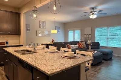 Image de Charming 3-bedroom townhome near Hartsfield Jackson in fabulous gated community.