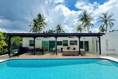 Image de Lush Pool Home - Hot Hollywood Location!