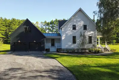 Image de Willowfields: Chic 4br Vermont Escape with Wood Stove, Tv Loft