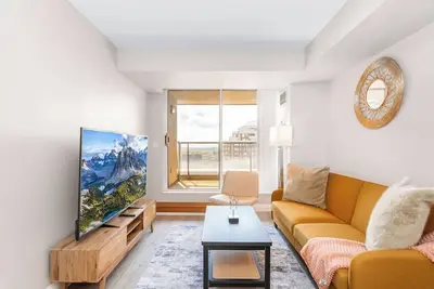 Image de SkyView 2+1 Condo|Stunning Views|Steps to Sq1 Mall