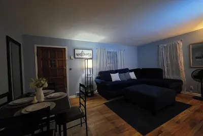 Image de Charming Cape Cod minutes from Ysu, Covelli Center and many more! Pet Friendly