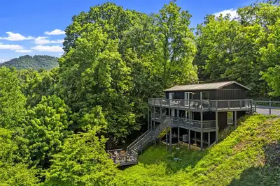 Image de Wolfpack Retreat - Hot Tub- Mountain Views- 2 Pets Free