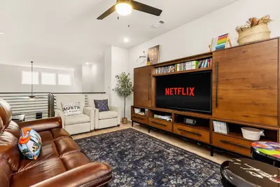 Image de Game room, Pool, Chef's Kitchen, 25 min to Dt