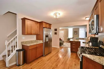 Image de Charming Home • Vibrant Neighborhood