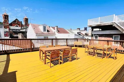 Spacious Modern Home • Rooftop Deck