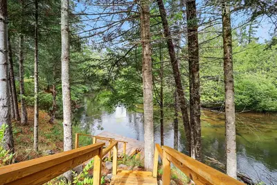 Image de Cedar Crest-Just listed! On Manistee River!