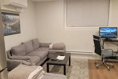 Image de Cozy 2-Bedroom, 1 Bath Suite With Ac Close To Calgary Airport (Yyc) - Sleeps 6