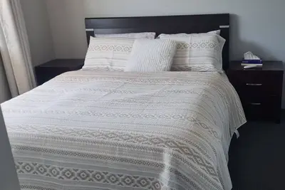 Image de Llanath home. 7. 8 km  to Mount panorama  racing circuit