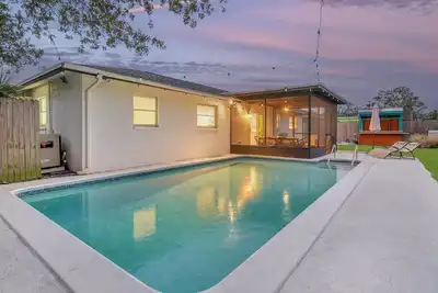 Image de Pet Friendly Paradise in Bradenton- Heated pool, Fully fenced yard
