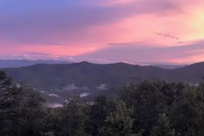 Image de 3-bedroom Sevierville cabin w/ Hot Tub/Theater Room/Ac and Incredible Views!