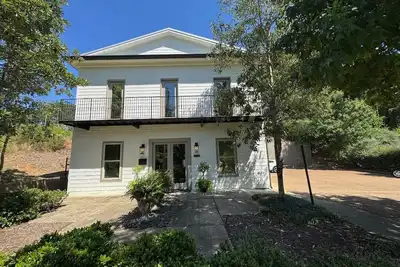 Image de Convenient, Private, and Spacious 3-Bedroom Condo on S. Lamar Blvd in Oxford, Ms