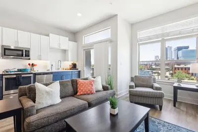 Image de 1br Apt with Pool, Gym, and Free Parking