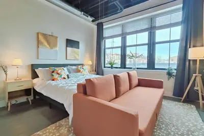 Image de Studio Apt Near Temple Unit with Free Parking for Extended Stays