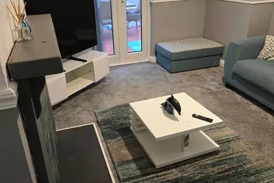 Image de 3 Bed House - Sleeps 5 - Pets - Garden - Parking