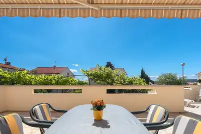 Image de Appartement de deux chambres avec la terrasse Punat, Krk (A-24864-a)