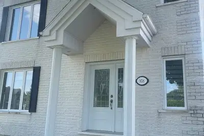 Image de Cottage in a nice and quiet neighborhood with swimming pool and 4parkings.
