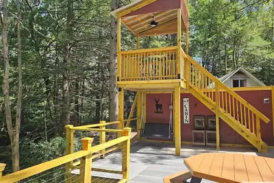 Image de Seven Springs Mountain Tree House, Positioned on a babbling stream. Ski Camp!