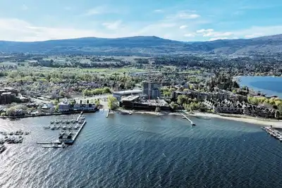 Image de Resort-style Waterfront Condo with Large Terrace, Pool, Hot Tub & Gym