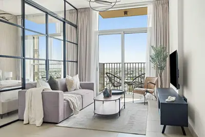 Image de Silkhaus Stylish 2bdr | Emaar Tower | Near Mall