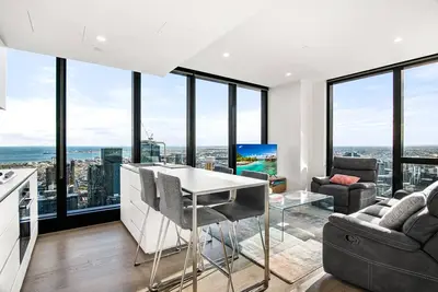 Image de Stylish City Apartment with Expanding City Views