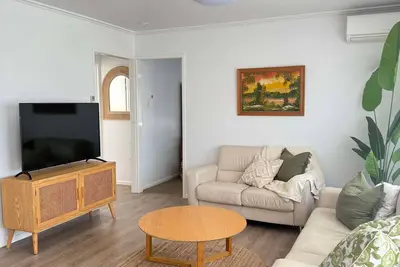 Image de Lottie on Bribie cozy coastal getaway sleeps 5 - short stroll to sandy beaches!