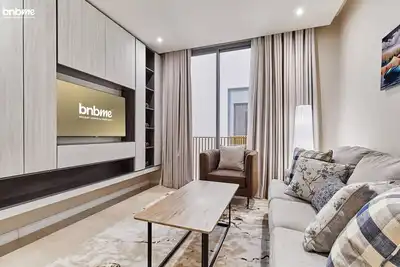 Image de bnbme | Luxury 2br Apt with Furnished Outdoor Space