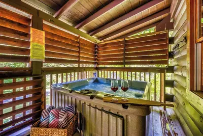 Image de Charming Cabin with Hot Tub in Pigeon Forge