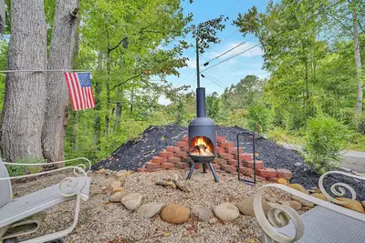 Image de Private Hot Tub | WiFi | Firepit | For Fans of Camping