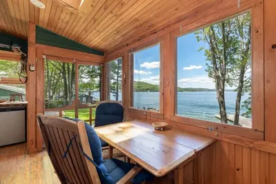 Image de Waterfront Sunset Winnipesaukee Cottage