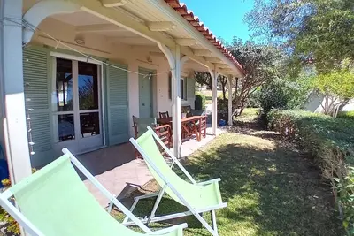 Image de Maison de Vacances 'No 4 Holiday Home' avec Vue sur la Mer, Wi-Fi et Climatisation