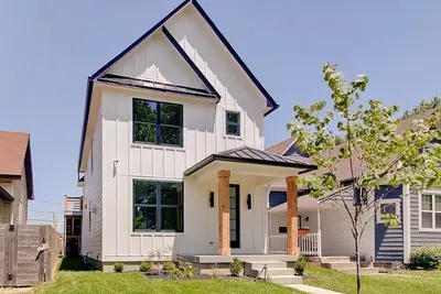 Image de Luxury home just a few blocks from Downtown Indianapolis.
