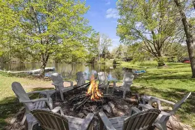 Image de Gorgeous Cabin Vibes Home w/ Pond! Close To Lake! 4-bedroom house in Oshkosh