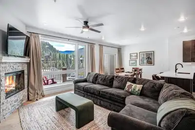 Image de New! Spacious and Luxurious 2br Condo - Kids Ski Free