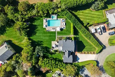 Image de Stunning Miacomet Beach House w/ Pool, Hot tub, Sauna & Jeep Available to Rent!