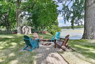 Image de Riverfront Retreat with Hot Tub, Kayaks | Sleeps 8