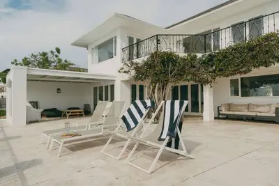 Image de Links Crescent: Contemporary Coastal Sanctuary