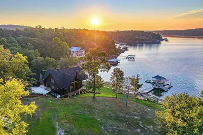 Image de Lakefront Luxury: Hgtv Designer Home w/ Gameroom!