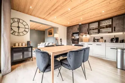 Image de 1er étage, vue village, balcon, télévision, 67m², Morzine